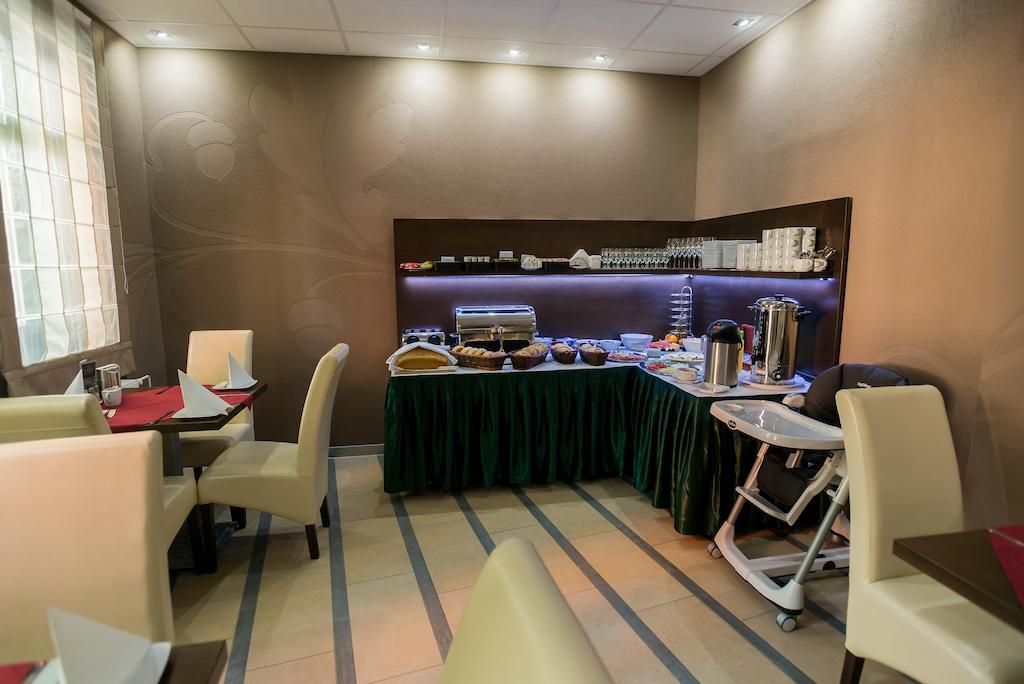Hotel Fuerdohaz นีเรกฮาซา ภายนอก รูปภาพ