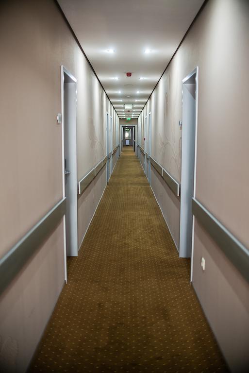 Hotel Fuerdohaz นีเรกฮาซา ภายนอก รูปภาพ