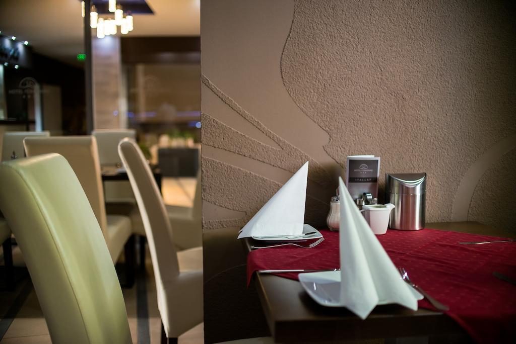 Hotel Fuerdohaz นีเรกฮาซา ภายนอก รูปภาพ