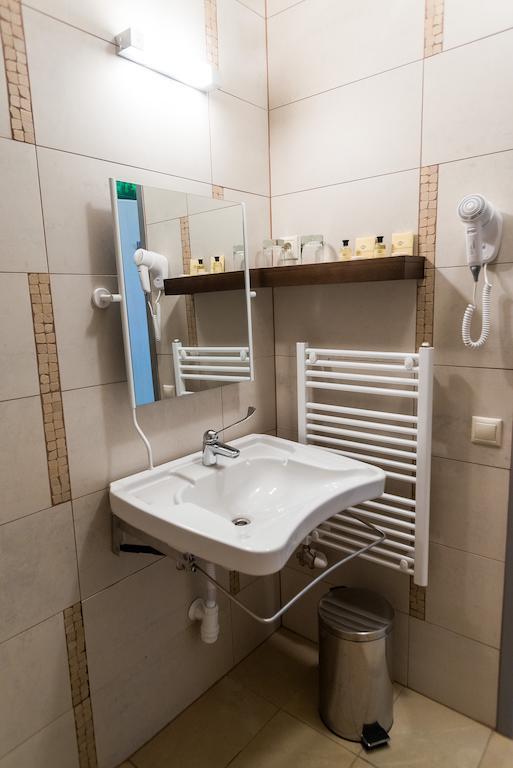 Hotel Fuerdohaz นีเรกฮาซา ภายนอก รูปภาพ